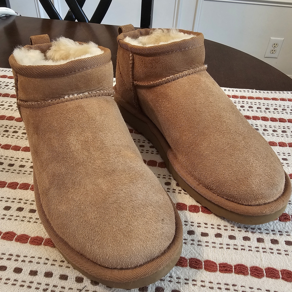 Womens UGG Ultra Mini Boot Size 5 Chestnut